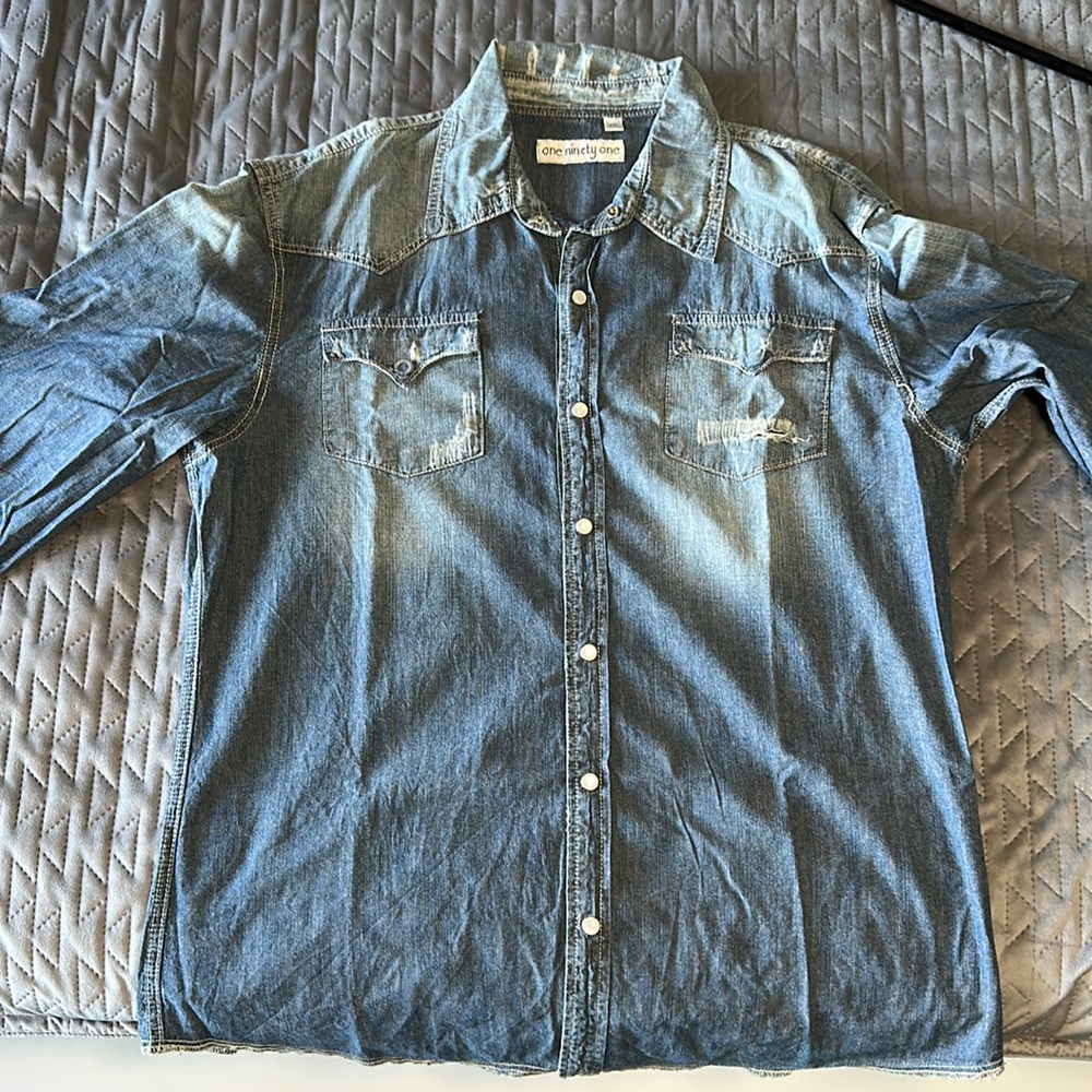 NWOT One Ninety One distressed denim snap closure shirt